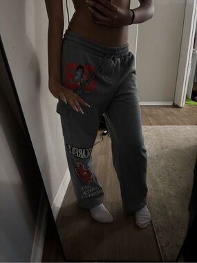 Gray Graphic Cargo Sweatpants - Women's Relaxed Fit